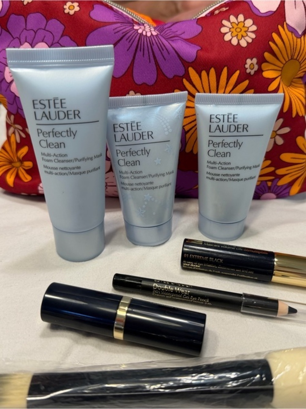 Estee Lauder Perfectly Clean Trio in Light Blue with Black Makeup Accessories